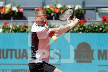 2022-05-05 - Daniel Evans of Great Britain in action against Andrey Rublev of Russsia during the Mutua Madrid Open 2022 tennis tournament on May 5, 2022 at Caja Magica stadium in Madrid, Spain - MUTUA MADRID OPEN 2022 TENNIS TOURNAMENT - INTERNATIONALS - TENNIS