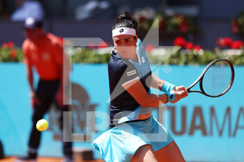 2022-05-05 - Ons Jabeur of Tunisia in action against Ekaterina Alexandrova of Russia during the Mutua Madrid Open 2022 tennis tournament on May 5, 2022 at Caja Magica stadium in Madrid, Spain - MUTUA MADRID OPEN 2022 TENNIS TOURNAMENT - INTERNATIONALS - TENNIS