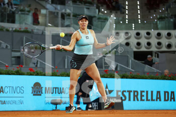 2022-05-05 - Jessica Pegula of United States in action against Jil Teichmann of Switzerland during the Mutua Madrid Open 2022 tennis tournament on May 5, 2022 at Caja Magica stadium in Madrid, Spain - MUTUA MADRID OPEN 2022 TENNIS TOURNAMENT - INTERNATIONALS - TENNIS