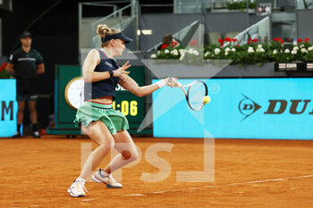 2022-05-05 - Jil Teichmann of Switzerland in action against Jessica Pegula of United States during the Mutua Madrid Open 2022 tennis tournament on May 5, 2022 at Caja Magica stadium in Madrid, Spain - MUTUA MADRID OPEN 2022 TENNIS TOURNAMENT - INTERNATIONALS - TENNIS