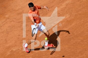2022-05-10 - Novak Djokovic (SRB) during the first round against Aslan Karatsev (RUS) of the ATP Master 1000 Internazionali BNL D'Italia tournament at Foro Italico on May 10, 2022 - INTERNAZIONALI BNL D'ITALIA 2022 - INTERNATIONALS - TENNIS