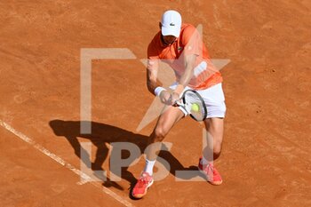2022-05-10 - Novak Djokovic (SRB) during the first round against Aslan Karatsev (RUS) of the ATP Master 1000 Internazionali BNL D'Italia tournament at Foro Italico on May 10, 2022 - INTERNAZIONALI BNL D'ITALIA 2022 - INTERNATIONALS - TENNIS