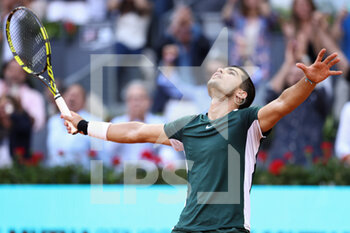 2022-05-07 - Carlos Alcaraz of Spain reacts after winning against Novak Djokovic of Serbia during the Mutua Madrid Open 2022 tennis tournament on May 7, 2022 at Caja Magica stadium in Madrid, Spain - MUTUA MADRID OPEN 2022 TENNIS TOURNAMENT - INTERNATIONALS - TENNIS