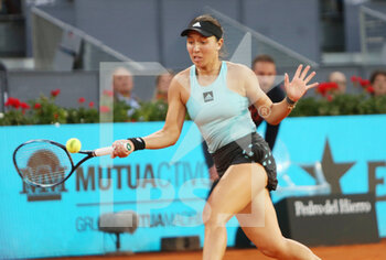 2022-05-07 - Jessica Pegula of United States in action against Ons Jabeur of Tunisia, Women's Final during the Mutua Madrid Open 2022 tennis tournament on May 7, 2022 at Caja Magica stadium in Madrid, Spain - MUTUA MADRID OPEN 2022 TENNIS TOURNAMENT - INTERNATIONALS - TENNIS