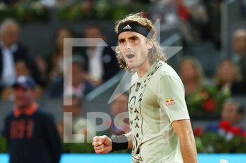 2022-05-07 - Stefanos Tsitsipas of Greece in action against Alexander Zverev of Germany during the Mutua Madrid Open 2022 tennis tournament on May 7, 2022 at Caja Magica stadium in Madrid, Spain - MUTUA MADRID OPEN 2022 TENNIS TOURNAMENT - INTERNATIONALS - TENNIS