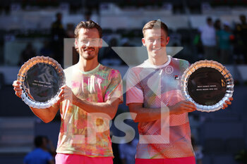 2022-05-08 - Wesley Koolhof of The Netherlands and Neal Skupski of Great Britain pose with champions place trophy after winning against Juan Sebastian Cabal and Robert Farah of Colombia, Final ATP doubles match during the Mutua Madrid Open 2022 tennis tournament on May 8, 2022 at Caja Magica stadium in Madrid, Spain - MUTUA MADRID OPEN 2022 TENNIS TOURNAMENT - INTERNATIONALS - TENNIS