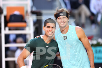 2022-05-08 - Carlos Alcaraz of Spain and Alexander Zverev of Germany, Men's Final during the Mutua Madrid Open 2022 tennis tournament on May 8, 2022 at Caja Magica stadium in Madrid, Spain - MUTUA MADRID OPEN 2022 TENNIS TOURNAMENT - INTERNATIONALS - TENNIS