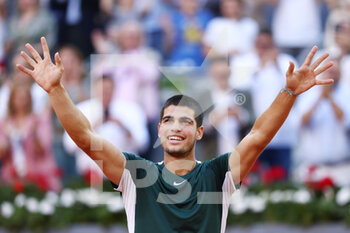 2022-05-08 - Carlos Alcaraz of Spain reacts after winning against Alexander Zverev of Germany, Men's Final during the Mutua Madrid Open 2022 tennis tournament on May 8, 2022 at Caja Magica stadium in Madrid, Spain - MUTUA MADRID OPEN 2022 TENNIS TOURNAMENT - INTERNATIONALS - TENNIS