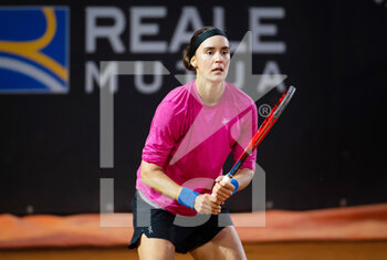2022-05-09 - Anhelina Kalinina of Ukraine in action against Madison Keys of the United States during the first round of the Internazionali BNL d'Italia 2022, Masters 1000 tennis tournament on May 9, 2022 at Foro Italico in Rome, Italy - INTERNAZIONALI BNL D'ITALIA 2022, MASTERS 1000 TENNIS TOURNAMENT - INTERNATIONALS - TENNIS