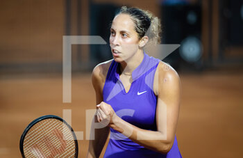 2022-05-09 - Madison Keys of the United States in action against Anhelina Kalinina of Ukraine during the first round of the Internazionali BNL d'Italia 2022, Masters 1000 tennis tournament on May 9, 2022 at Foro Italico in Rome, Italy - INTERNAZIONALI BNL D'ITALIA 2022, MASTERS 1000 TENNIS TOURNAMENT - INTERNATIONALS - TENNIS