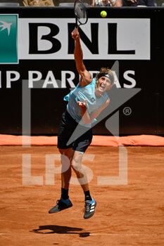 2022-05-12 - Alexander Zverev (GER) during the third round against Alex De Minaur (AUS) of the ATP Master 1000 Internazionali BNL D'Italia tournament at Foro Italico on May 12, 2022 - INTERNAZIONALI BNL D'ITALIA - INTERNATIONALS - TENNIS