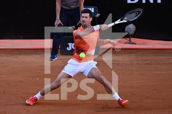 2022-05-12 - Novak Djokovic (SRB) during the third round against Stan Wawrinka (SUI) of the ATP Master 1000 Internazionali BNL D'Italia tournament at Foro Italico on May 12, 2022 - INTERNAZIONALI BNL D'ITALIA - INTERNATIONALS - TENNIS