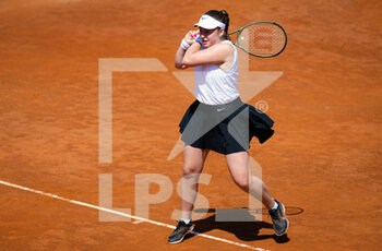 2022-05-10 - Jelena Ostapenko of Latvia in action against Lauren Davis of the United States during the first round of the Internazionali BNL d'Italia 2022, Masters 1000 tennis tournament on May 10, 2022 at Foro Italico in Rome, Italy - INTERNAZIONALI BNL D'ITALIA 2022, MASTERS 1000 TENNIS TOURNAMENT - INTERNATIONALS - TENNIS