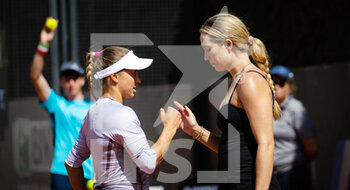 2022-05-10 - Danielle Collins of the United States & Yulia Putintseva of Kazakhstan playing doubles at the Internazionali BNL d'Italia 2022, Masters 1000 tennis tournament on May 10, 2022 at Foro Italico in Rome, Italy - INTERNAZIONALI BNL D'ITALIA 2022, MASTERS 1000 TENNIS TOURNAMENT - INTERNATIONALS - TENNIS