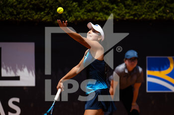 2022-05-11 - Camila Osorio of Colombia in action against Victoria Azarenka of Belarus during the second round of the Internazionali BNL d'Italia 2022, Masters 1000 tennis tournament on May 11, 2022 at Foro Italico in Rome, Italy - INTERNAZIONALI BNL D'ITALIA 2022, MASTERS 1000 TENNIS TOURNAMENT - INTERNATIONALS - TENNIS