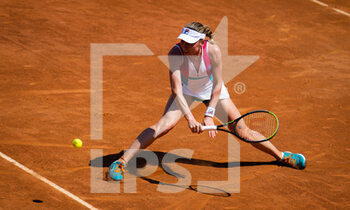 2022-05-11 - Ekaterina Alexandrova of Russia in action against Maria Sakkari of Greece during the second round of the Internazionali BNL d'Italia 2022, Masters 1000 tennis tournament on May 11, 2022 at Foro Italico in Rome, Italy - INTERNAZIONALI BNL D'ITALIA 2022, MASTERS 1000 TENNIS TOURNAMENT - INTERNATIONALS - TENNIS