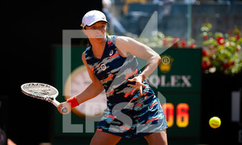 2022-05-11 - Iga Swiatek of Poland in action against Elena-Gabriela Ruse of Romania during the second round of the Internazionali BNL d'Italia 2022, Masters 1000 tennis tournament on May 11, 2022 at Foro Italico in Rome, Italy - INTERNAZIONALI BNL D'ITALIA 2022, MASTERS 1000 TENNIS TOURNAMENT - INTERNATIONALS - TENNIS
