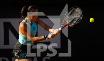 2022-05-11 - Daria Kasatkina of Russia in action against Leylah Fernandez of Canada during the Internazionali BNL d'Italia 2022, Masters 1000 tennis tournament on May 11, 2022 at Foro Italico in Rome, Italy - INTERNAZIONALI BNL D'ITALIA 2022, MASTERS 1000 TENNIS TOURNAMENT - INTERNATIONALS - TENNIS