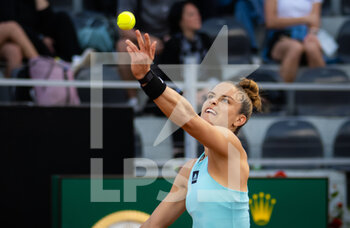 2022-05-12 - Maria Sakkari of Greece in action against Cori Gauff of the United States during the third round of the Internazionali BNL d'Italia 2022, Masters 1000 tennis tournament on May 12, 2022 at Foro Italico in Rome, Italy - INTERNAZIONALI BNL D'ITALIA 2022, MASTERS 1000 TENNIS TOURNAMENT - INTERNATIONALS - TENNIS