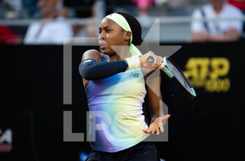 2022-05-12 - Cori Gauff of the United States in action against Maria Sakkari of Greece during the third round of the Internazionali BNL d'Italia 2022, Masters 1000 tennis tournament on May 12, 2022 at Foro Italico in Rome, Italy - INTERNAZIONALI BNL D'ITALIA 2022, MASTERS 1000 TENNIS TOURNAMENT - INTERNATIONALS - TENNIS