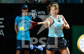 2022-05-12 - Daria Kasatkina of Russia in action against Paula Badosa of Spain during the third round of the Internazionali BNL d'Italia 2022, Masters 1000 tennis tournament on May 12, 2022 at Foro Italico in Rome, Italy - INTERNAZIONALI BNL D'ITALIA 2022, MASTERS 1000 TENNIS TOURNAMENT - INTERNATIONALS - TENNIS