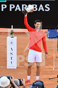 2022-05-15 - Novak Djokovic (SRB) winner of the final ATP Master 1000 Internazionali d'Italia against Stefanos Tsitsipas (GRE)  tournament at Foro Italico on May 15, 2022 - INTERNAZIONALI BNL D'IITALIA - MEN'S FINAL - DJOKOVIC VS TSITSIPAS - INTERNATIONALS - TENNIS