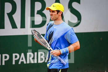 2022-05-16 - Bradley KLAHN of United States looks dejected during the Qualifying Day one of Roland-Garros 2022, French Open 2022, Grand Slam tennis tournament on May 16, 2022 at the Roland-Garros stadium in Paris, France - ROLAND-GARROS 2022, FRENCH OPEN 2022, GRAND SLAM TENNIS TOURNAMENT - INTERNATIONALS - TENNIS