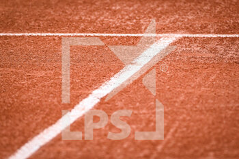 2022-05-16 - Illustration of a line on a tennis court during the Qualifying Day one of Roland-Garros 2022, French Open 2022, Grand Slam tennis tournament on May 16, 2022 at the Roland-Garros stadium in Paris, France - ROLAND-GARROS 2022, FRENCH OPEN 2022, GRAND SLAM TENNIS TOURNAMENT - INTERNATIONALS - TENNIS