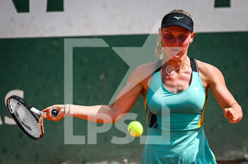 2022-05-16 - Suzan LAMENS of Netherlands during the Qualifying Day one of Roland-Garros 2022, French Open 2022, Grand Slam tennis tournament on May 16, 2022 at the Roland-Garros stadium in Paris, France - ROLAND-GARROS 2022, FRENCH OPEN 2022, GRAND SLAM TENNIS TOURNAMENT - INTERNATIONALS - TENNIS