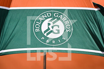 2022-05-16 - Illustration of official logo of Roland Garros during the Qualifying Day one of Roland-Garros 2022, French Open 2022, Grand Slam tennis tournament on May 16, 2022 at the Roland-Garros stadium in Paris, France - ROLAND-GARROS 2022, FRENCH OPEN 2022, GRAND SLAM TENNIS TOURNAMENT - INTERNATIONALS - TENNIS