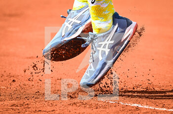 2022-05-16 - Detail of Mizuno shoes during the Qualifying Day one of Roland-Garros 2022, French Open 2022, Grand Slam tennis tournament on May 16, 2022 at the Roland-Garros stadium in Paris, France - ROLAND-GARROS 2022, FRENCH OPEN 2022, GRAND SLAM TENNIS TOURNAMENT - INTERNATIONALS - TENNIS
