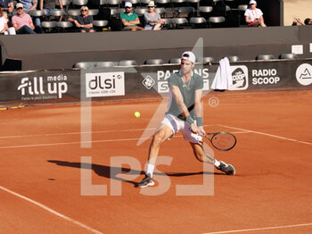 2022-05-16 - Karen Khachanov (RUS) in action against Gilles Simon (FRA) during the round of 32 at the Open Parc Auvergne-Rhone-Alpes Lyon 2022, ATP 250 Tennis tournament on May 16, 2022 at Parc de la Tete d'Or in Lyon, France - OPEN PARC AUVERGNE-RHONE-ALPES LYON 2022, ATP 250 TENNIS TOURNAMENT - INTERNATIONALS - TENNIS