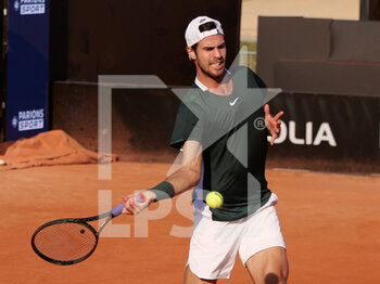 2022-05-16 - Karen Khachanov (RUS) in action against Gilles Simon (FRA) during the round of 32 at the Open Parc Auvergne-Rhone-Alpes Lyon 2022, ATP 250 Tennis tournament on May 16, 2022 at Parc de la Tete d'Or in Lyon, France - OPEN PARC AUVERGNE-RHONE-ALPES LYON 2022, ATP 250 TENNIS TOURNAMENT - INTERNATIONALS - TENNIS