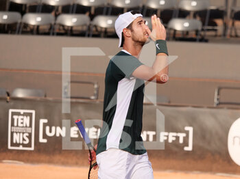 2022-05-16 - Karen Khachanov (RUS) reacts after winning against Gilles Simon (FRA) during the round of 32 at the Open Parc Auvergne-Rhone-Alpes Lyon 2022, ATP 250 Tennis tournament on May 16, 2022 at Parc de la Tete d'Or in Lyon, France - OPEN PARC AUVERGNE-RHONE-ALPES LYON 2022, ATP 250 TENNIS TOURNAMENT - INTERNATIONALS - TENNIS