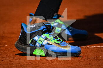 2022-05-17 - Detail of the shoes of Naomi OSAKA of Japan during a training session of Roland-Garros 2022, French Open 2022, Grand Slam tennis tournament on May 17, 2022 at the Roland-Garros stadium in Paris, France - ROLAND-GARROS 2022, FRENCH OPEN 2022, GRAND SLAM TENNIS TOURNAMENT - INTERNATIONALS - TENNIS