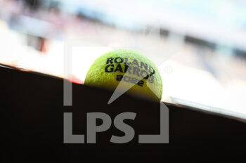 2022-05-17 - Illustration of the official ball during the Qualifying Day two of Roland-Garros 2022, French Open 2022, Grand Slam tennis tournament on May 17, 2022 at the Roland-Garros stadium in Paris, France - ROLAND-GARROS 2022, FRENCH OPEN 2022, GRAND SLAM TENNIS TOURNAMENT - INTERNATIONALS - TENNIS