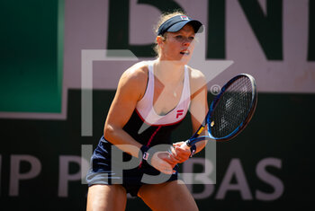 2022-05-18 - Laura Siegemund of Germany in action against Xiyu Wang of China during the second qualifications round ahead of the Roland-Garros 2022, Grand Slam tennis tournament on May 18, 2022 at Roland-Garros stadium in Paris, France - ROLAND-GARROS 2022, FRENCH OPEN 2022, GRAND SLAM TENNIS TOURNAMEN - INTERNATIONALS - TENNIS