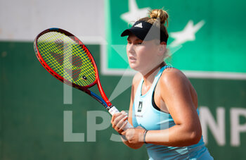 2022-05-18 - Nastasja Schunk of Germany in action against Jessika Ponchet of France during the second qualifications round ahead of the Roland-Garros 2022, Grand Slam tennis tournament on May 18, 2022 at Roland-Garros stadium in Paris, France - ROLAND-GARROS 2022, FRENCH OPEN 2022, GRAND SLAM TENNIS TOURNAMEN - INTERNATIONALS - TENNIS