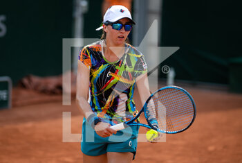 2022-05-17 - Fernanda Contreras Gomez of Mexico in action against Catherine McNally of the United States during the first round of qualifications at the Roland-Garros 2022, Grand Slam tennis tournament on May 17, 2022 at Roland-Garros stadium in Paris, France - FRENCH OPEN (ROLAND-GARROS) 2022, GRAND SLAM TENNIS TOURNAMENT - INTERNATIONALS - TENNIS