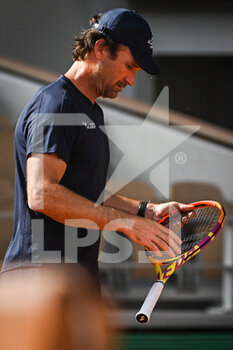 2022-05-19 - Carlos MOYA coach of Rafael NADAL during a training session of Roland-Garros 2022, French Open 2022, Grand Slam tennis tournament on May 18, 2022 at the Roland-Garros stadium in Paris, France - ROLAND-GARROS 2022, FRENCH OPEN 2022, GRAND SLAM TENNIS TOURNAMENT - INTERNATIONALS - TENNIS