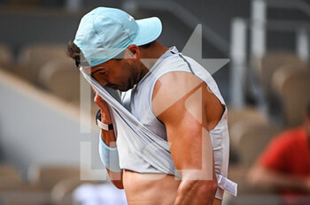 2022-05-19 - Rafael NADAL of Spain during a training session of Roland-Garros 2022, French Open 2022, Grand Slam tennis tournament on May 18, 2022 at the Roland-Garros stadium in Paris, France - ROLAND-GARROS 2022, FRENCH OPEN 2022, GRAND SLAM TENNIS TOURNAMENT - INTERNATIONALS - TENNIS