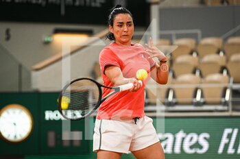 2022-05-19 - Ons JABEUR of Tunisia during a training session of Roland-Garros 2022, French Open 2022, Grand Slam tennis tournament on May 19, 2022 at the Roland-Garros stadium in Paris, France - ROLAND-GARROS 2022, FRENCH OPEN 2022, GRAND SLAM TENNIS TOURNAMENT - INTERNATIONALS - TENNIS