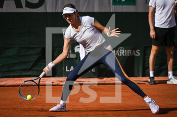 2022-05-19 - Victoria AZARENKA of Belarus during a training session of Roland-Garros 2022, French Open 2022, Grand Slam tennis tournament on May 19, 2022 at the Roland-Garros stadium in Paris, France - ROLAND-GARROS 2022, FRENCH OPEN 2022, GRAND SLAM TENNIS TOURNAMENT - INTERNATIONALS - TENNIS