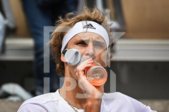 2022-05-19 - Alexander ZVEREV of Germany during a training session of Roland-Garros 2022, French Open 2022, Grand Slam tennis tournament on May 19, 2022 at the Roland-Garros stadium in Paris, France - ROLAND-GARROS 2022, FRENCH OPEN 2022, GRAND SLAM TENNIS TOURNAMENT - INTERNATIONALS - TENNIS