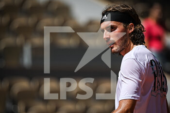 2022-05-19 - Stefanos TSITSIPAS of Greece during a training session of Roland-Garros 2022, French Open 2022, Grand Slam tennis tournament on May 19, 2022 at the Roland-Garros stadium in Paris, France - ROLAND-GARROS 2022, FRENCH OPEN 2022, GRAND SLAM TENNIS TOURNAMENT - INTERNATIONALS - TENNIS