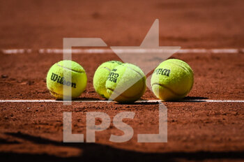 2022-05-19 - Illustration of the official balls during the Qualifying Day four of Roland-Garros 2022, French Open 2022, Grand Slam tennis tournament on May 19, 2022 at the Roland-Garros stadium in Paris, France - ROLAND-GARROS 2022, FRENCH OPEN 2022, GRAND SLAM TENNIS TOURNAMENT - INTERNATIONALS - TENNIS