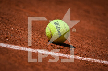 2022-05-19 - Illustration of the official ball during the Qualifying Day four of Roland-Garros 2022, French Open 2022, Grand Slam tennis tournament on May 19, 2022 at the Roland-Garros stadium in Paris, France - ROLAND-GARROS 2022, FRENCH OPEN 2022, GRAND SLAM TENNIS TOURNAMENT - INTERNATIONALS - TENNIS