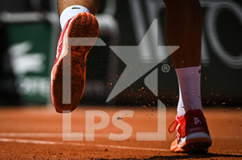 2022-05-19 - Detail of the shoes of Novak DJOKOVIC of Serbia during a training session of Roland-Garros 2022, French Open 2022, Grand Slam tennis tournament on May 20, 2022 at the Roland-Garros stadium in Paris, France - ROLAND-GARROS 2022, FRENCH OPEN 2022, GRAND SLAM TENNIS TOURNAMENT - INTERNATIONALS - TENNIS