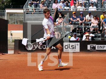 2022-05-18 - Pablo Carreno Busta (SPA) in action against Federico Coria (ARG) during the round of 16 at the Open Parc Auvergne-Rhone-Alpes Lyon 2022, ATP 250 Tennis tournament on May 18, 2022 at Parc de la Tete d'Or in Lyon, France - OPEN PARC AUVERGNE-RHONE-ALPES LYON 2022, ATP 250 TENNIS TOURNAMENT - INTERNATIONALS - TENNIS