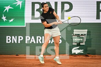 2022-05-20 - Ons JABEUR of Tunisia during a training session of Roland-Garros 2022, French Open 2022, Grand Slam tennis tournament on May 20, 2022 at the Roland-Garros stadium in Paris, France - ROLAND-GARROS 2022, FRENCH OPEN 2022, GRAND SLAM TENNIS TOURNAMENT - INTERNATIONALS - TENNIS